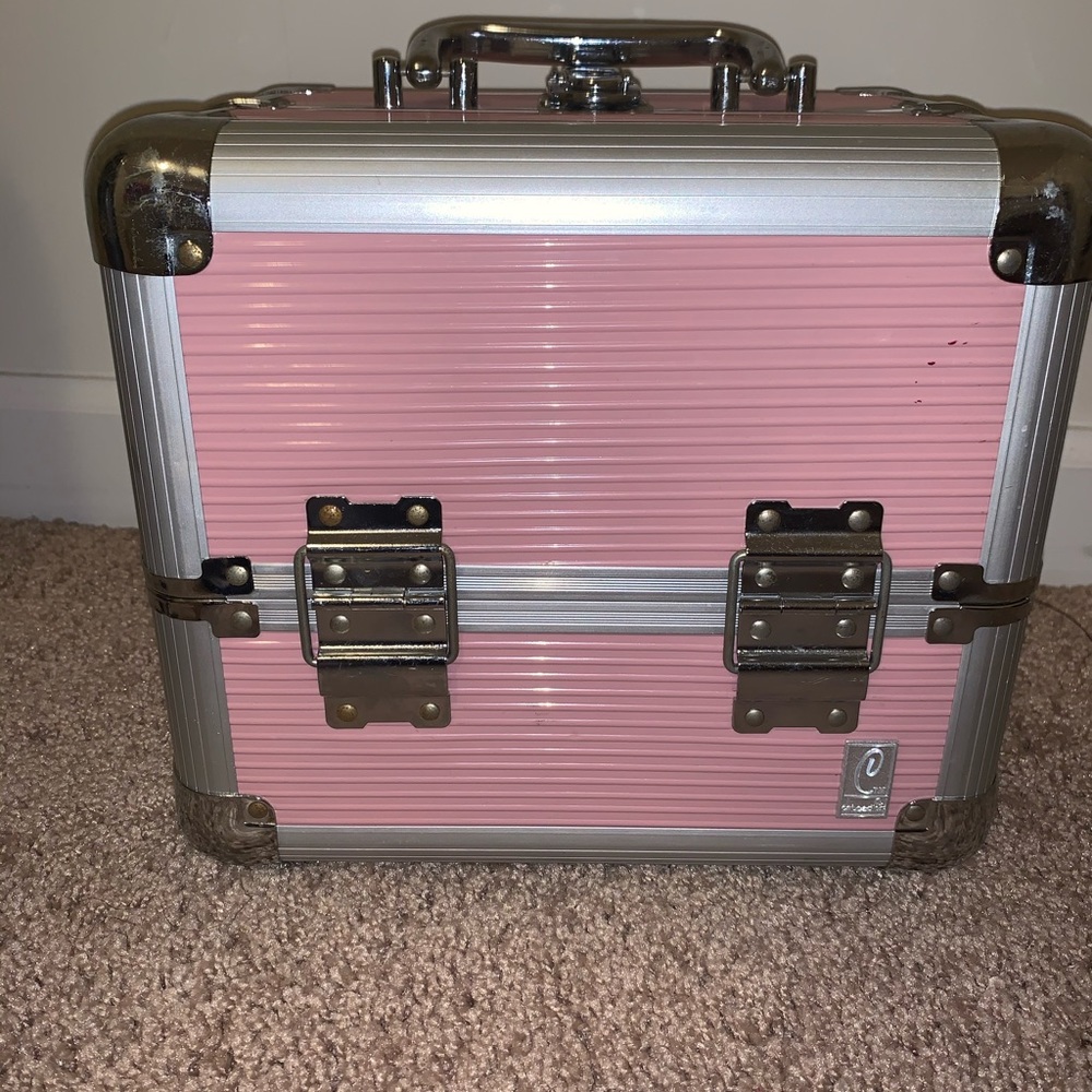 Sturdy Metal Makeup Carrier